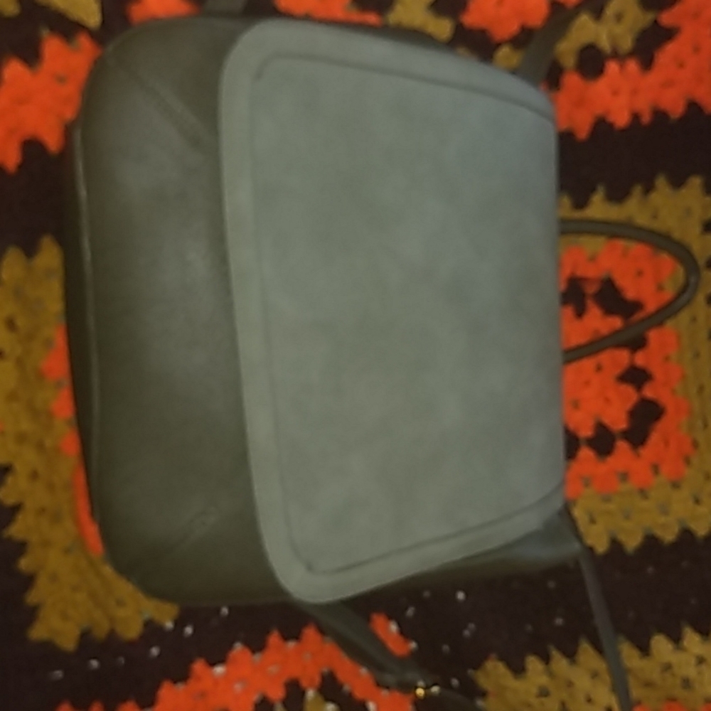 Universal thread handbag, by Goods Co.